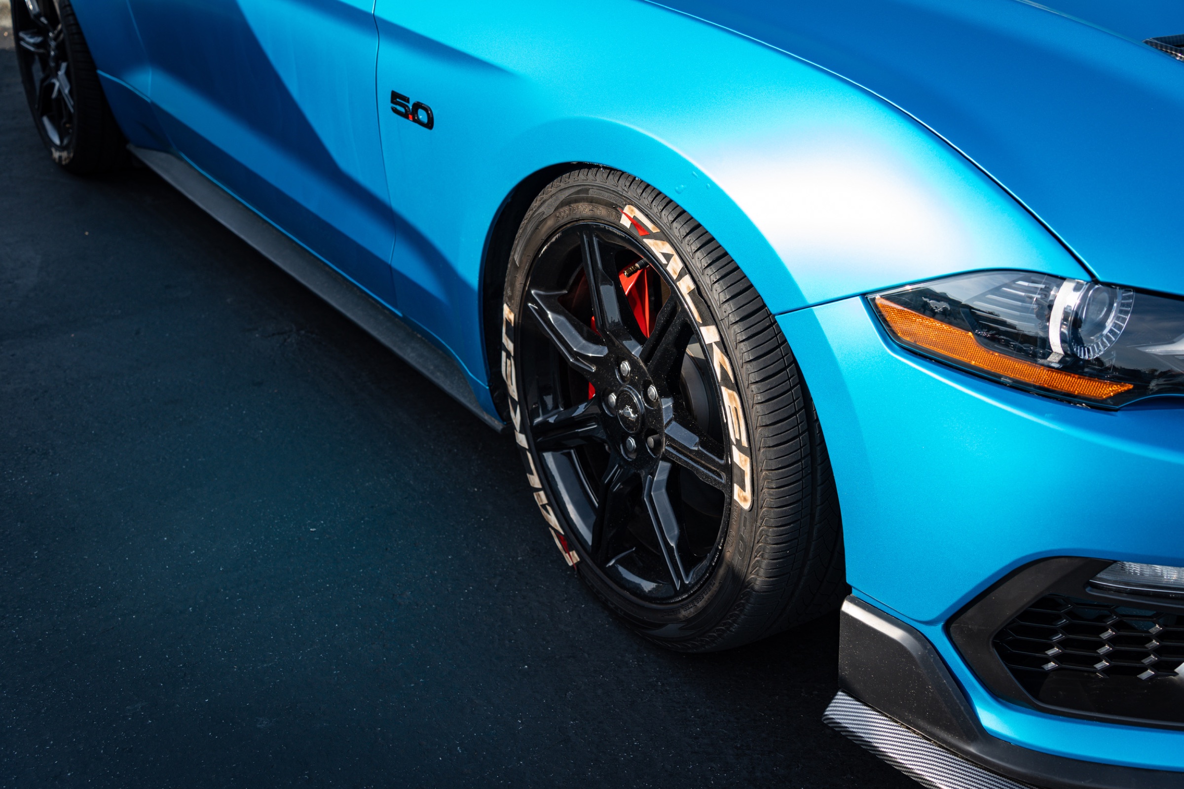 Blue Mustang 5.0 wheel detail
